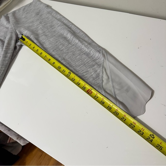 lululemon athletica wunder under heather Gray scalloped hem 23 cropped Leggings - Picture 8 of 10